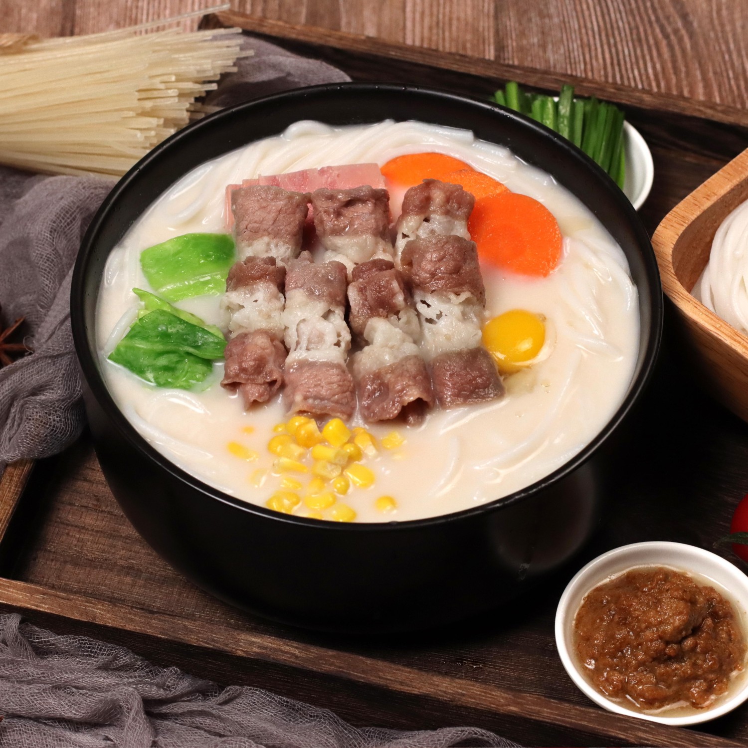 狀元米線一直將“成為民族餐飲品牌，做健康、美味的中式快餐”作為信念