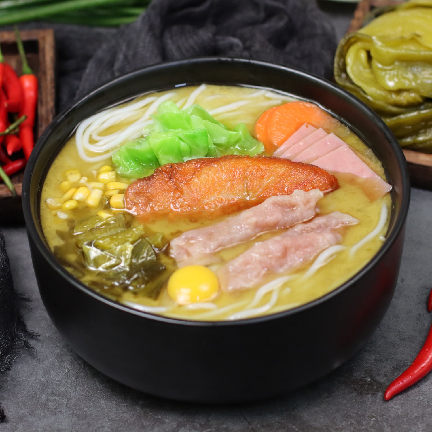 狀元米線招商加盟火熱進(jìn)行中，30平方米起可立店，簡單好操作，歡迎隨時來總部考察，全國合作熱線：400-967-2208