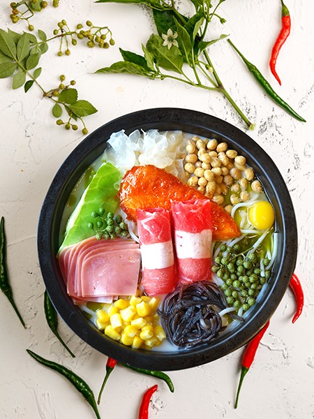 上手快，一個投資小，好操作的美食餐廳！米線加盟好項目，狀元米線全國合作熱線：400-967-2208