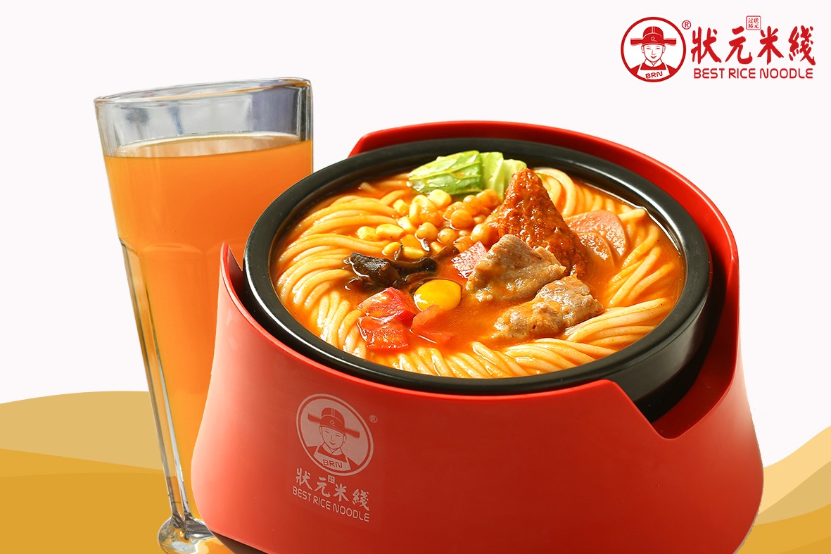 狀元米線原材料有國(guó)家衛(wèi)生體系認(rèn)證，放心安全。提供免費(fèi)培訓(xùn)、理論、實(shí)操相結(jié)合！17年運(yùn)營(yíng)經(jīng)驗(yàn)，自有工廠扶持！餐飲創(chuàng)業(yè)好品牌！全國(guó)合作熱線：400-967-2208