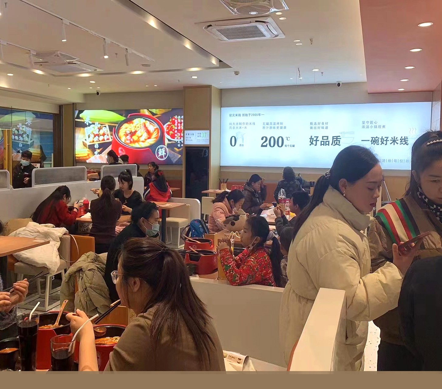 狀元米線20年來(lái)一直堅(jiān)持品質(zhì)至上誠(chéng)邀您隨時(shí)來(lái)總部考察，全國(guó)合作熱線：400-967-2208